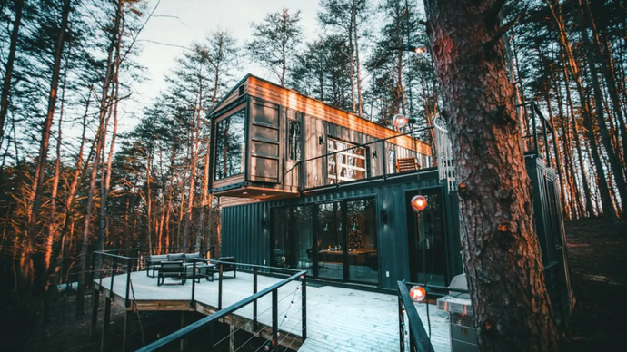 This Airbnb Container Home in the Middle of the Woods Stays Booked a Year in Advance